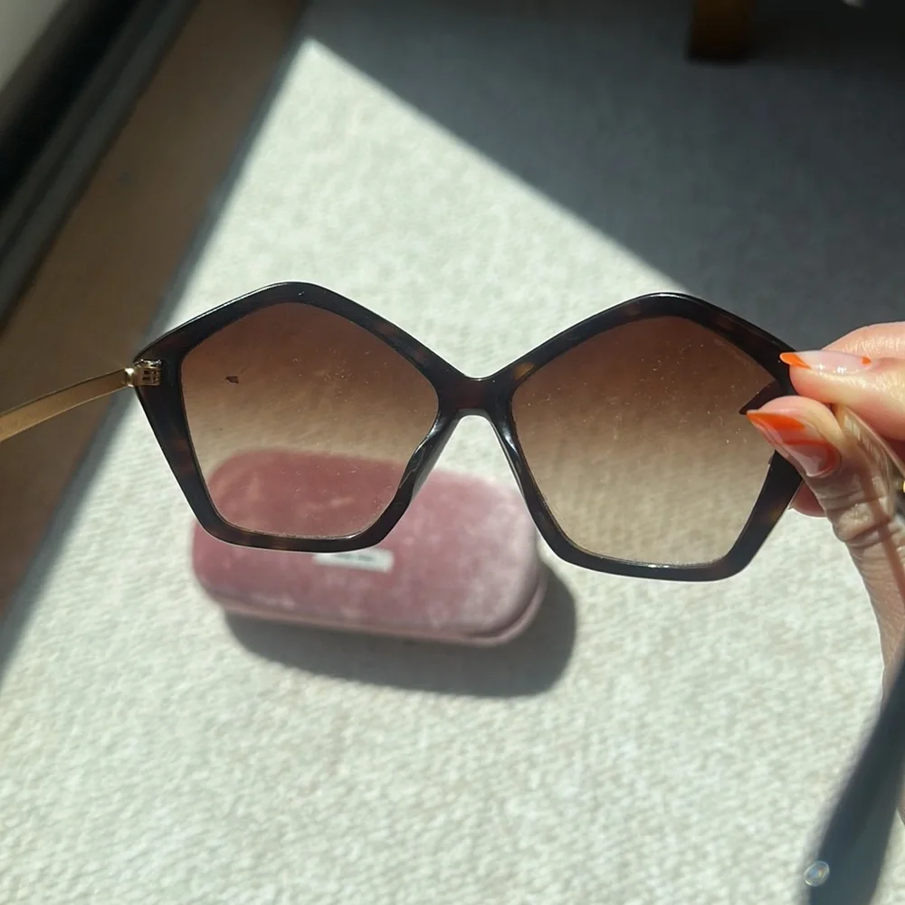 Gently used, has some scuffs on it. - Picture 3 of 3